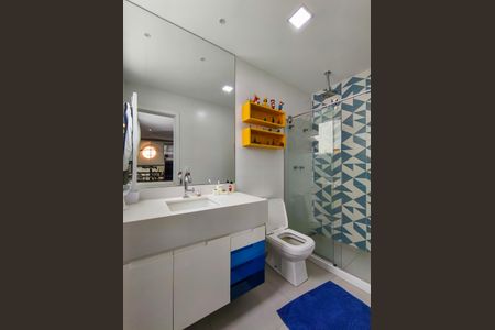 Casa à venda com 330m², 4 quartos e 2 vagas Casa à venda com 330m², 4 quartos e 2 vagasBanheiro da Suíte 4