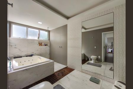 Casa à venda com 330m², 4 quartos e 2 vagas Casa à venda com 330m², 4 quartos e 2 vagasBanheiro da Suíte 1