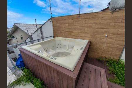 Casa à venda com 330m², 4 quartos e 2 vagas Casa à venda com 330m², 4 quartos e 2 vagasTerraço