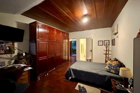 Casa à venda com 480m², 3 quartos e 2 vagas Casa à venda com 480m², 3 quartos e 2 vagasSuíte