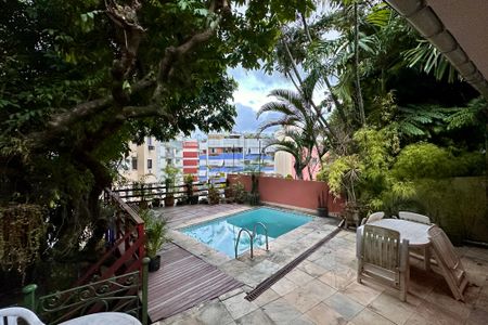 Casa à venda com 480m², 3 quartos e 2 vagas Casa à venda com 480m², 3 quartos e 2 vagasÁrea externa