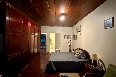 Casa à venda com 480m², 3 quartos e 2 vagas Casa à venda com 480m², 3 quartos e 2 vagasSuíte