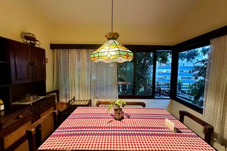 Casa à venda com 480m², 3 quartos e 2 vagas Casa à venda com 480m², 3 quartos e 2 vagasSala de Jantar