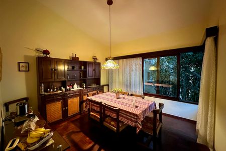 Casa à venda com 480m², 3 quartos e 2 vagas Casa à venda com 480m², 3 quartos e 2 vagasSala