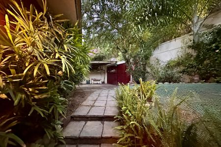 Casa à venda com 480m², 3 quartos e 2 vagas Casa à venda com 480m², 3 quartos e 2 vagasQuintal