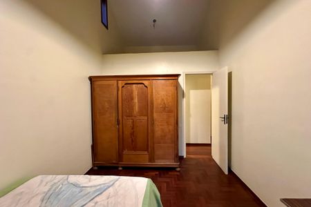 Casa à venda com 480m², 3 quartos e 2 vagas Casa à venda com 480m², 3 quartos e 2 vagasQuarto 2