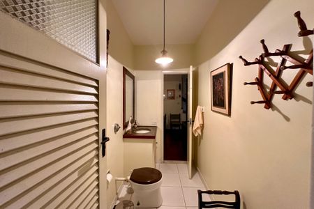 Casa à venda com 480m², 3 quartos e 2 vagas Casa à venda com 480m², 3 quartos e 2 vagasLavabo