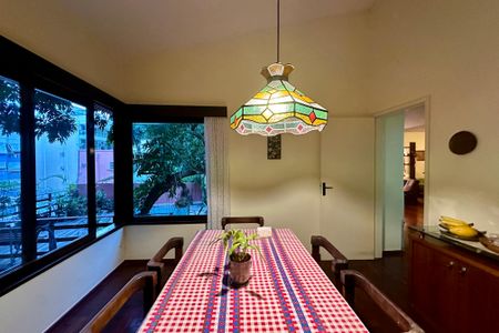 Casa à venda com 480m², 3 quartos e 2 vagas Casa à venda com 480m², 3 quartos e 2 vagasSala de Jantar