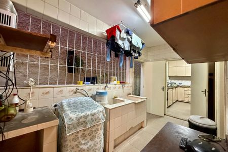 Casa à venda com 480m², 3 quartos e 2 vagas Casa à venda com 480m², 3 quartos e 2 vagasÁrea de Serviço