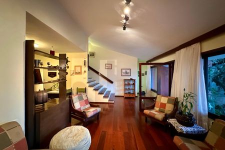 Casa à venda com 480m², 3 quartos e 2 vagas Casa à venda com 480m², 3 quartos e 2 vagasSala