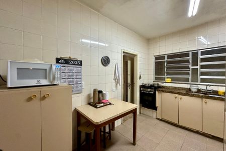 Casa à venda com 480m², 3 quartos e 2 vagas Casa à venda com 480m², 3 quartos e 2 vagasCozinha