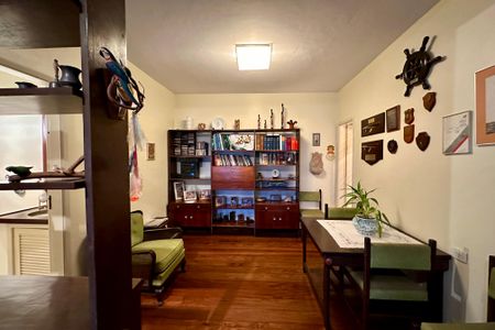 Casa à venda com 480m², 3 quartos e 2 vagas Casa à venda com 480m², 3 quartos e 2 vagasSala