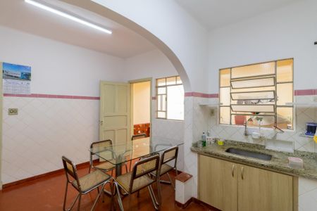 Casa para alugar com 265m², 4 quartos e 4 vagas Casa para alugar com 265m², 4 quartos e 4 vagasCozinha