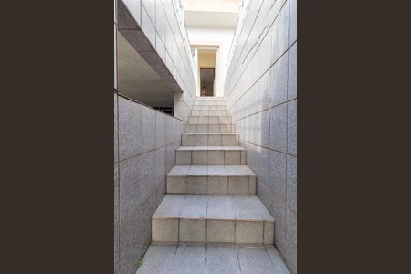 Casa para alugar com 265m², 4 quartos e 4 vagas Casa para alugar com 265m², 4 quartos e 4 vagasEscada