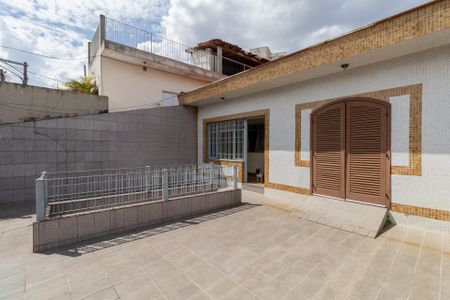 Casa para alugar com 265m², 4 quartos e 4 vagas Casa para alugar com 265m², 4 quartos e 4 vagasVaranda