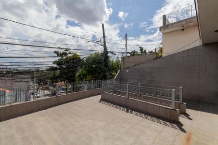 Casa para alugar com 265m², 4 quartos e 4 vagas Casa para alugar com 265m², 4 quartos e 4 vagasVaranda