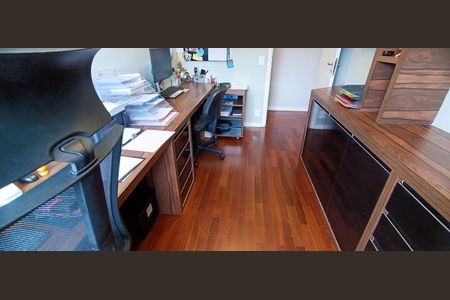 Apartamento à venda com 173m², 4 quartos e 3 vagas Apartamento à venda com 173m², 4 quartos e 3 vagasEscritório