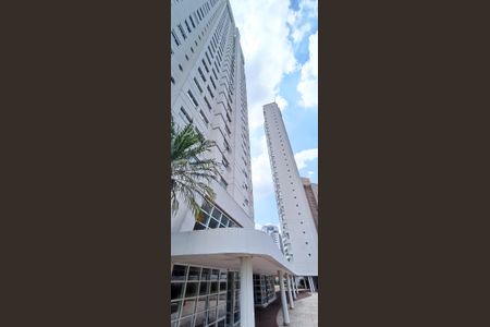 Apartamento à venda com 173m², 4 quartos e 3 vagas Apartamento à venda com 173m², 4 quartos e 3 vagasFachada