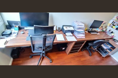 Apartamento à venda com 173m², 4 quartos e 3 vagas Apartamento à venda com 173m², 4 quartos e 3 vagasEscritório