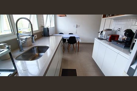 Apartamento à venda com 173m², 4 quartos e 3 vagas Apartamento à venda com 173m², 4 quartos e 3 vagasCozinha