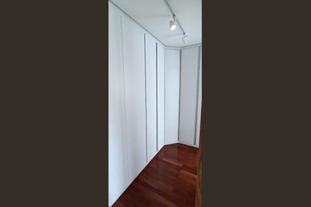 Apartamento à venda com 173m², 4 quartos e 3 vagas Apartamento à venda com 173m², 4 quartos e 3 vagasCloset da Suíte Master