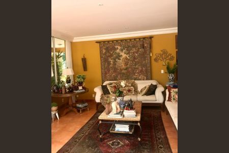 Casa à venda com 570m², 4 quartos e 4 vagas Casa à venda com 570m², 4 quartos e 4 vagassala