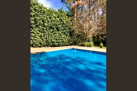 Casa à venda com 570m², 4 quartos e 4 vagas Casa à venda com 570m², 4 quartos e 4 vagasPiscina