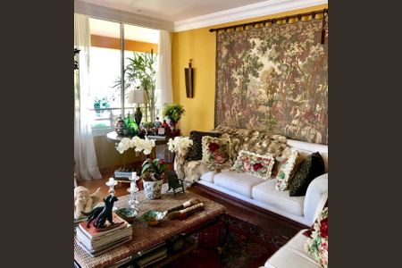 Casa à venda com 570m², 4 quartos e 4 vagas Casa à venda com 570m², 4 quartos e 4 vagassala