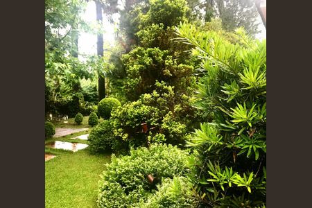 Casa à venda com 570m², 4 quartos e 4 vagas Casa à venda com 570m², 4 quartos e 4 vagasJardim