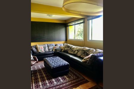 Casa à venda com 570m², 4 quartos e 4 vagas Casa à venda com 570m², 4 quartos e 4 vagassala