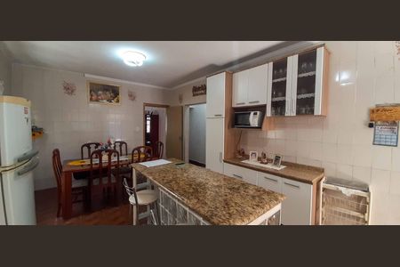 Casa à venda com 275m², 2 quartos e 5 vagas Casa à venda com 275m², 2 quartos e 5 vagasCozinha