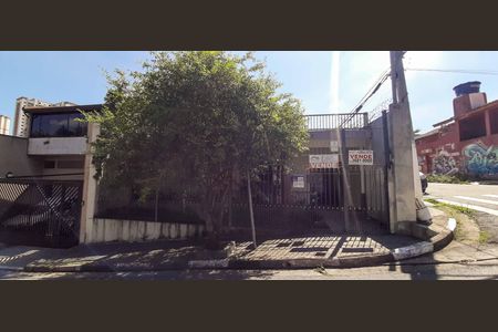 Casa à venda com 275m², 2 quartos e 5 vagas Casa à venda com 275m², 2 quartos e 5 vagasFachada da casa