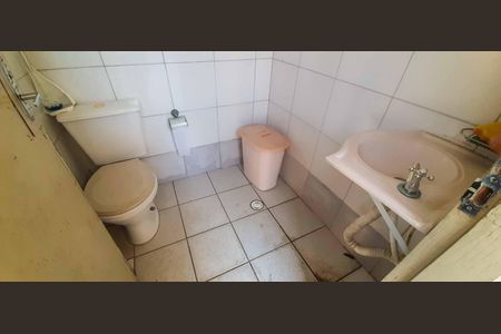 Casa à venda com 275m², 2 quartos e 5 vagas Casa à venda com 275m², 2 quartos e 5 vagasBanheiro da Área de Serviço