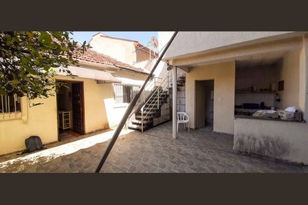 Casa à venda com 275m², 2 quartos e 5 vagas Casa à venda com 275m², 2 quartos e 5 vagasQuintal