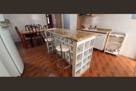 Casa à venda com 275m², 2 quartos e 5 vagas Casa à venda com 275m², 2 quartos e 5 vagasCozinha