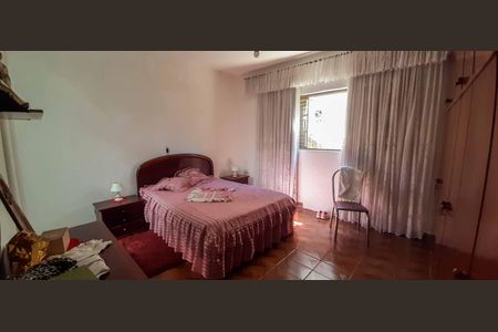 Casa à venda com 275m², 2 quartos e 5 vagas Casa à venda com 275m², 2 quartos e 5 vagasSuíte