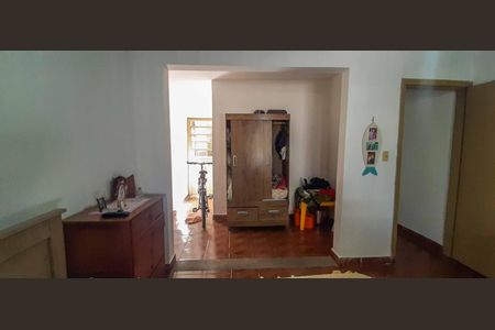 Casa à venda com 275m², 2 quartos e 5 vagas Casa à venda com 275m², 2 quartos e 5 vagasQuarto