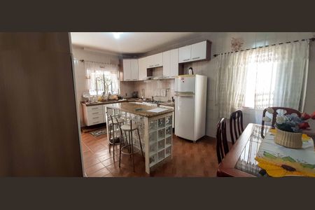 Casa à venda com 275m², 2 quartos e 5 vagas Casa à venda com 275m², 2 quartos e 5 vagasCozinha