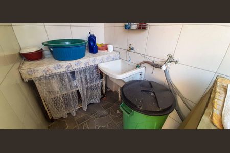 Casa à venda com 275m², 2 quartos e 5 vagas Casa à venda com 275m², 2 quartos e 5 vagasDetalhe da area de serviço