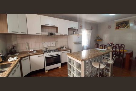 Casa à venda com 275m², 2 quartos e 5 vagas Casa à venda com 275m², 2 quartos e 5 vagasCozinha