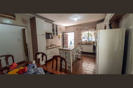 Casa à venda com 275m², 2 quartos e 5 vagas Casa à venda com 275m², 2 quartos e 5 vagasCozinha