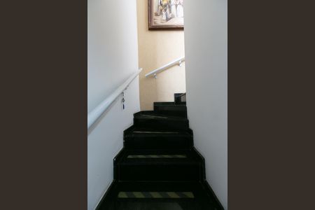 Casa para alugar com 100m², 2 quartos e 1 vaga Casa para alugar com 100m², 2 quartos e 1 vagaEscada