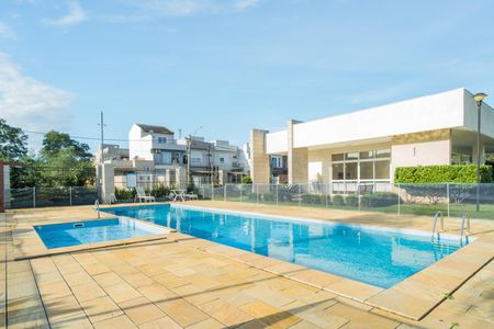 Casa de condomínio à venda com 154m², 3 quartos e 3 vagas Casa de condomínio à venda com 154m², 3 quartos e 3 vagasÁrea comum - Piscina