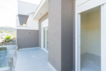 Casa de condomínio à venda com 154m², 3 quartos e 3 vagas Casa de condomínio à venda com 154m², 3 quartos e 3 vagasVaranda do Quarto 1 e 2