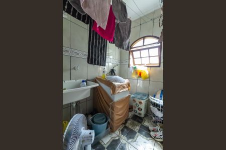 Casa à venda com 236m², 4 quartos e 2 vagas Casa à venda com 236m², 4 quartos e 2 vagasÁrea de Serviço Casa 2