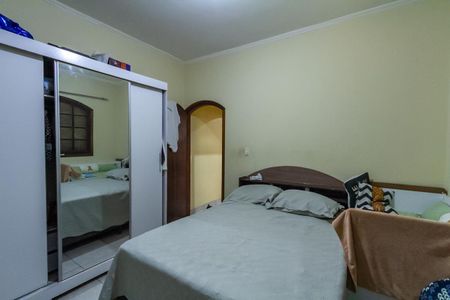 Casa à venda com 236m², 4 quartos e 2 vagas Casa à venda com 236m², 4 quartos e 2 vagasQuarto Casa 2