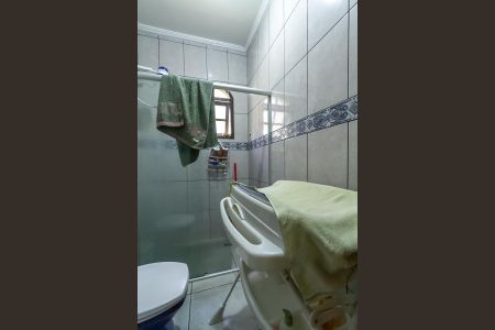 Casa à venda com 236m², 4 quartos e 2 vagas Casa à venda com 236m², 4 quartos e 2 vagasBanheiro Casa 2