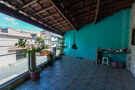 Casa à venda com 236m², 4 quartos e 2 vagas Casa à venda com 236m², 4 quartos e 2 vagasVaranda Casa 2