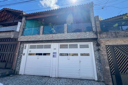 Casa à venda com 236m², 4 quartos e 2 vagas Casa à venda com 236m², 4 quartos e 2 vagasFachada