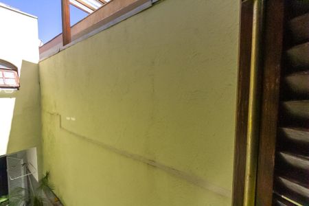 Casa à venda com 236m², 4 quartos e 2 vagas Casa à venda com 236m², 4 quartos e 2 vagasVistad o Quarto Casa 2